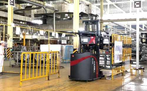 機器人技術與汽車飾件企業攜手，共筑整倉無人搬運智慧工廠新典范