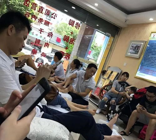 吸金5800億，下班年輕人擠進足療店，修腳理發小店悶聲發大財